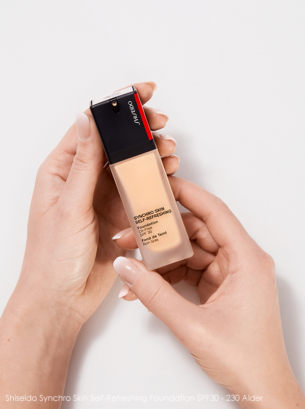 Image of Shiseido Synchro Skin Self-Refreshing Foundation SPF30 in 230 Alder being held in hands