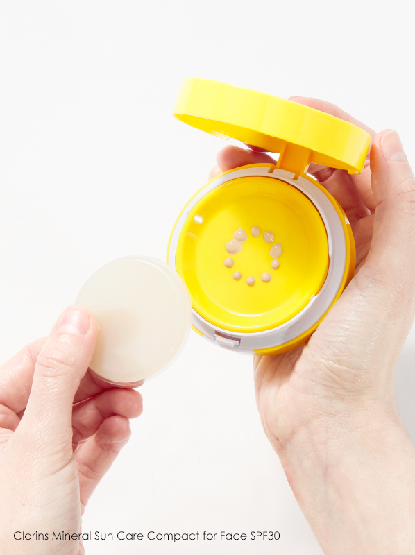 Hand image of Clarins Mineral Sun Care Compact for Face SPF30 