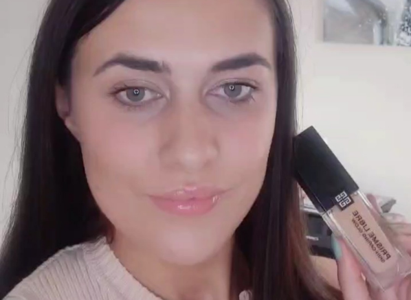 Darcey wears GIVENCHY Prisme Libre Skin-Caring Glow Foundation 30ml