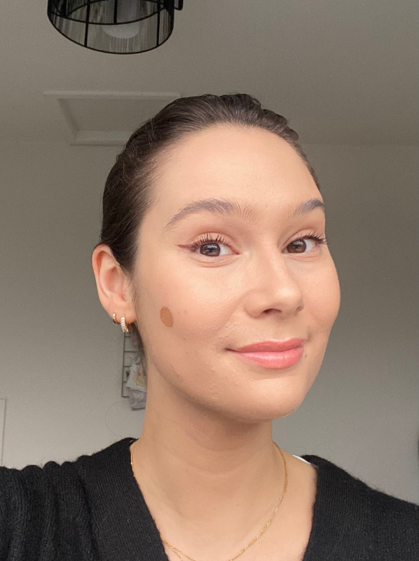 Testing one dot contouring trend using Urban Decay Naked Correcting Concealer shade 70WO