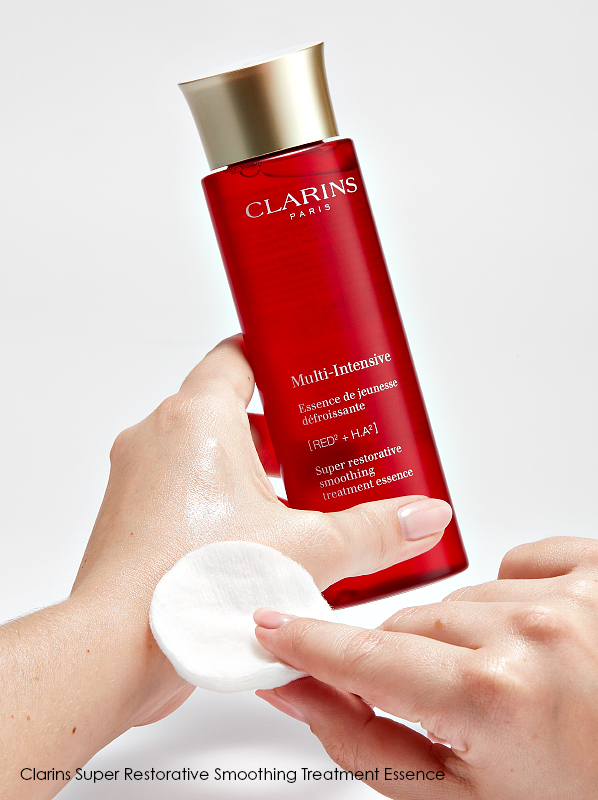 Clarins Super Restorative Smoothing Treatment Essence Review