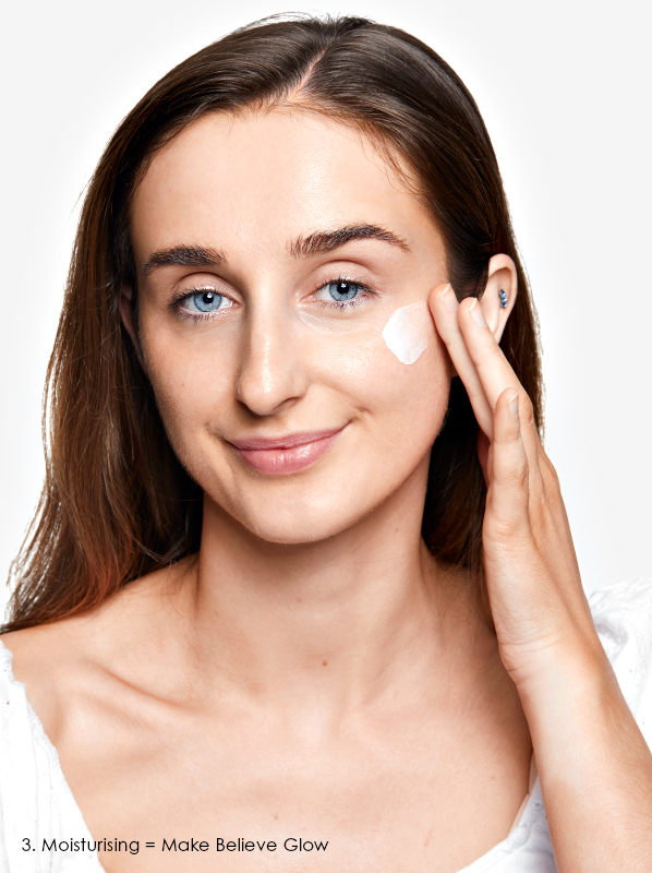 Keavy applying moisturising to hydrate for glowy skin. Tips for glowy skin 