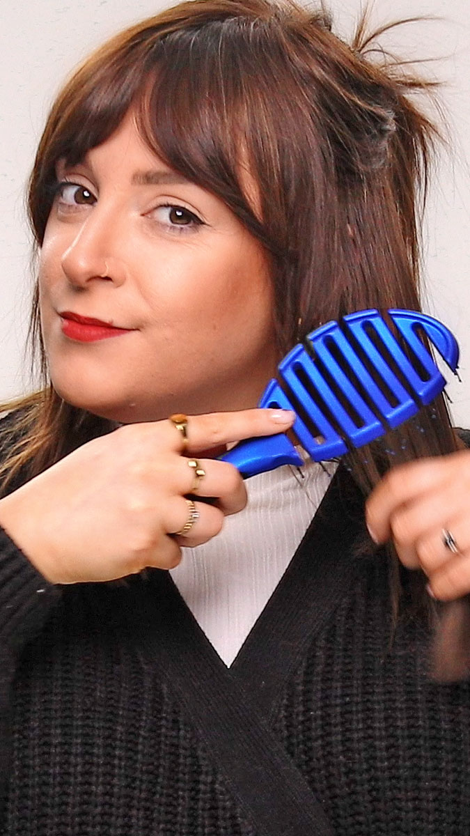 Corinne using the Pro Flex Dry brush by Wet Brush for review